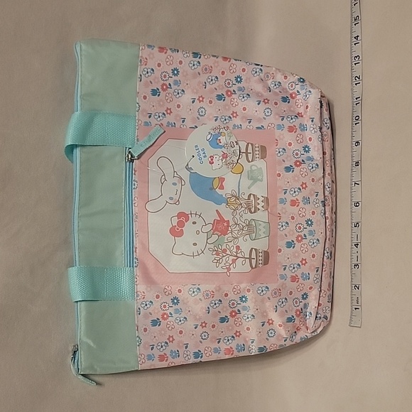 NEW Hello Kitty cooler lunch bag Sanrio Loot Crate - Picture 5 of 8